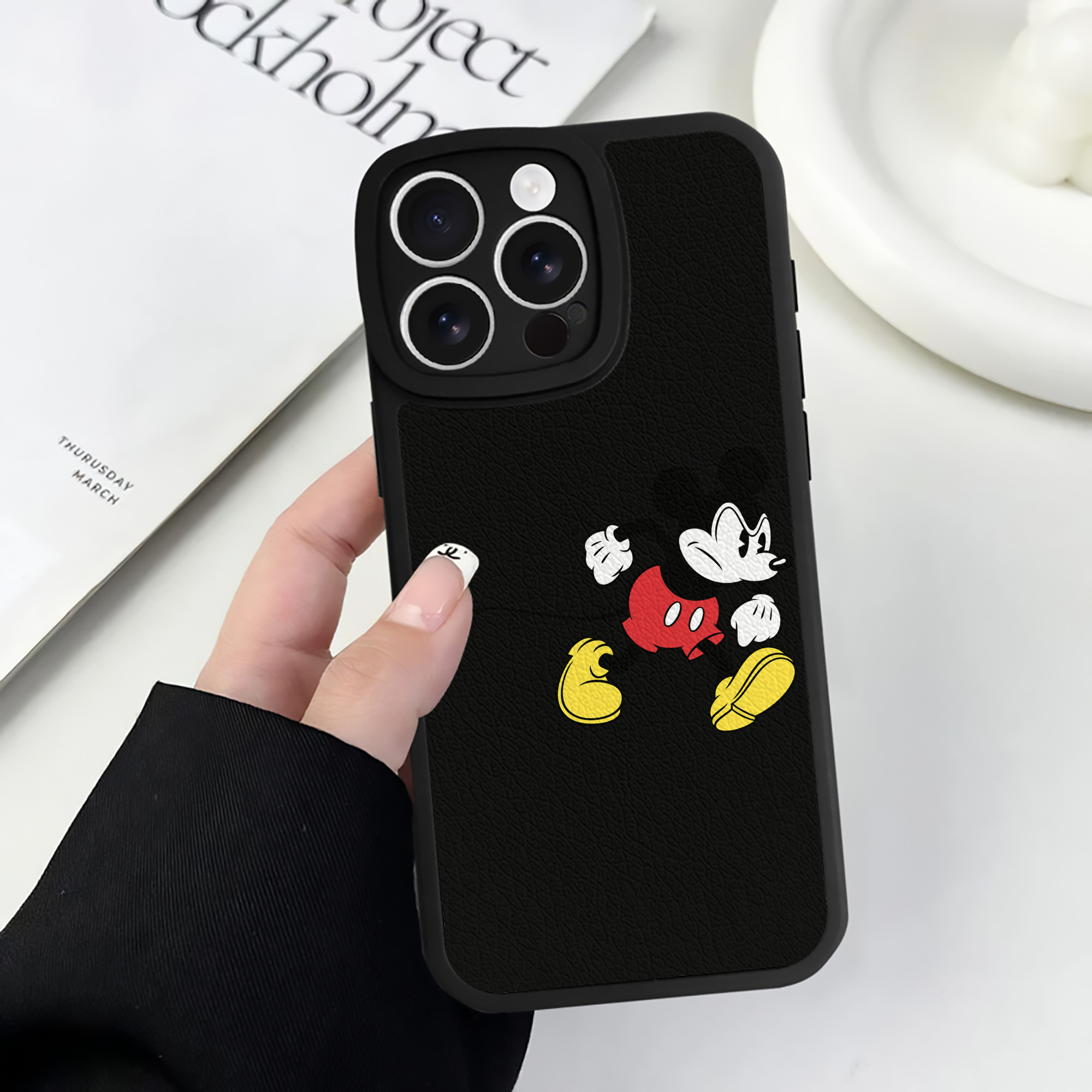 （画像用） ミッキーマウス Mickey Mouse 【iPhone 16シリーズ対応】シリコンスマホケース（レザー調） 材質：シリコン
